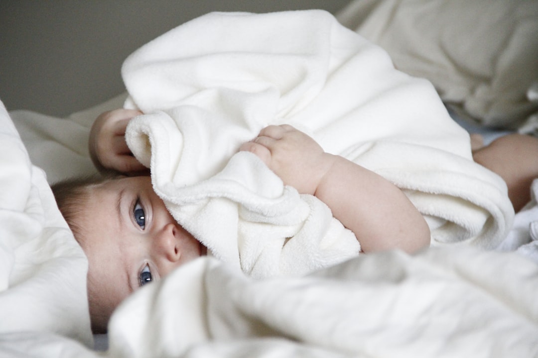 To Comfort or Not: Baby Sleep Safety with Comforters